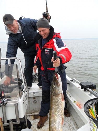 11,2 kg vägning, mätning och fotosession i fiskereportaget nötande ger resultat i fisketidning