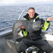 team poseidon i söröya - 2011med en havskatt på 12 kg i fisketidningen