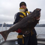 team poseidon i söröya - 2011 med en flundra som vägs till 16,4 kg i fisketidningen