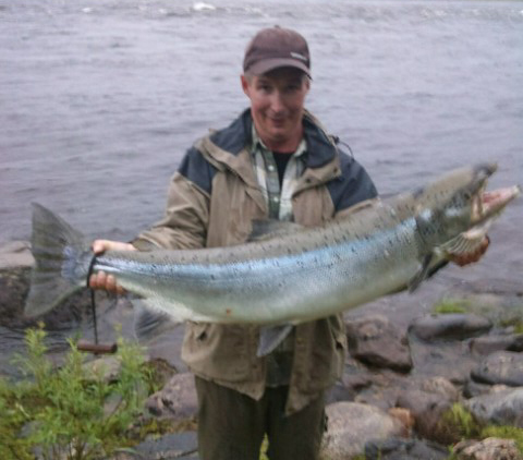 Lax på 15,9 kg ett lyckat laxfiske med en PB lax i fisketidningen