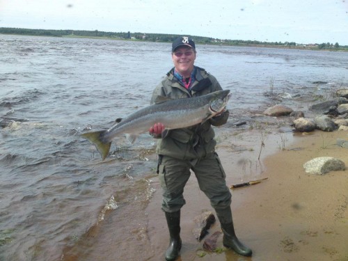 fiskestilar och klädmode vid laxfiske med lite broms på rullen i fisketidningen