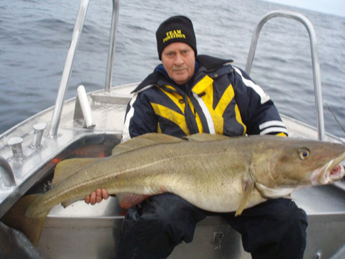 soroya_2009_012 torsk på 27 kg i söröya - 2009 i fiskereportage i fisketidning fiskemagasinet.se