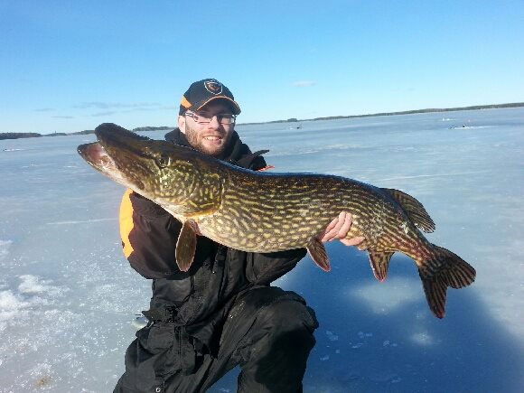 Simon Gustafsson med en madame på dryga 10 kg och 106 cm.