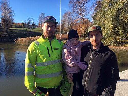 Karpräddarna Jimmy Persson, och Patric Larsson, i mitten Patrics dotter Ellie.