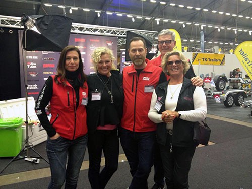 Kvinnor Fiskar Vackrare & ABU, från vänster Solle Rask-Nielsen , Sanne Sörensen, Claes Claesson Svartzonker, Olle Lidesjö, Suzanne von Köhler